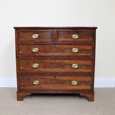 MAHOGANY CHEST OF DRAWERS