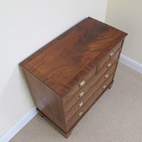 MAHOGANY CHEST OF DRAWERS