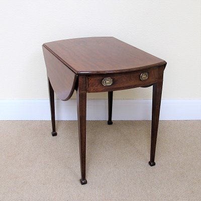 GEORGIAN PEMBROKE TABLE